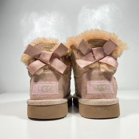 Ugg Youth Girls Boots T Mini Bailey Bow Flowers Pink Sz 6 - Picture 3 of 13